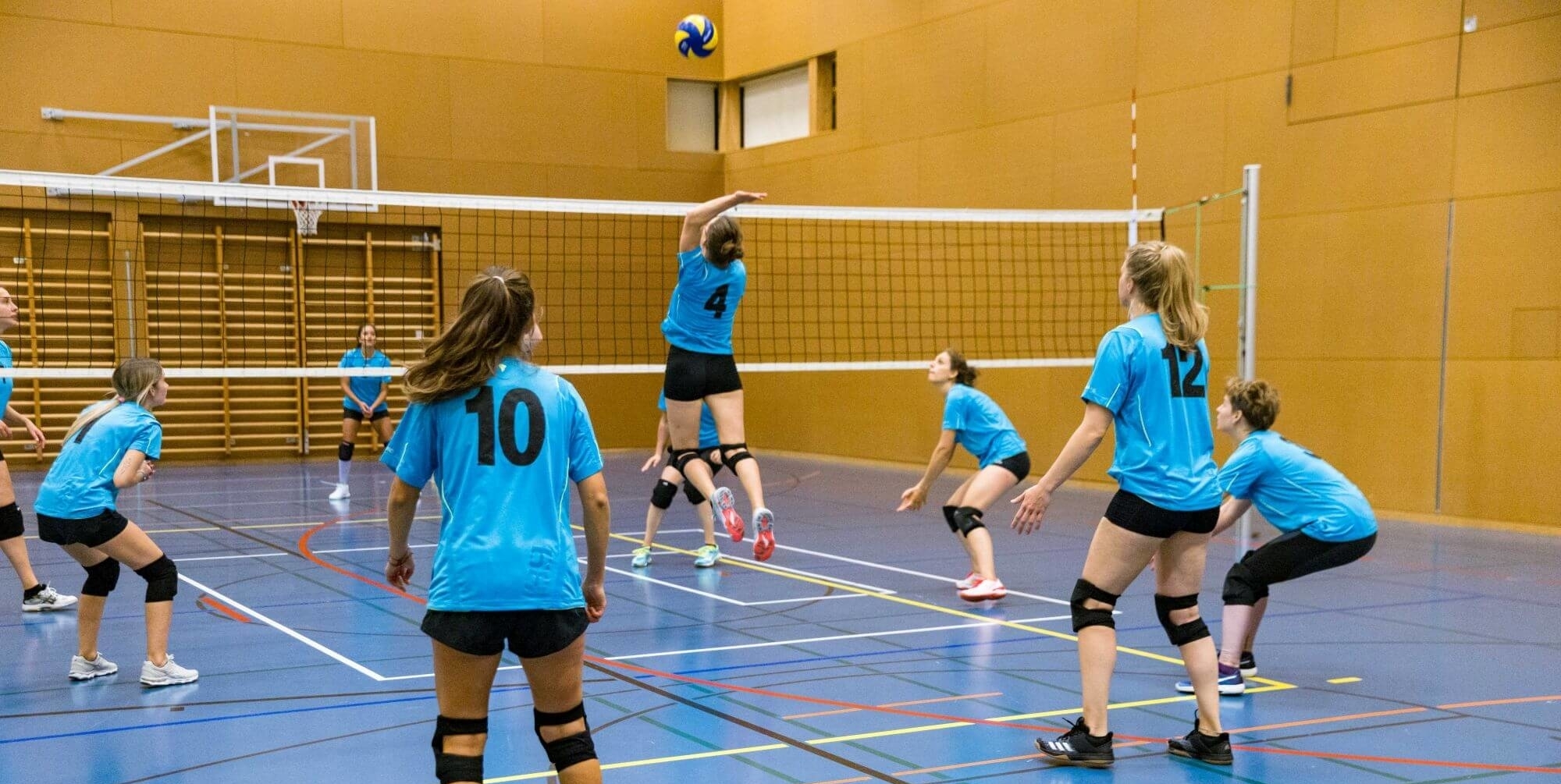 Volleyball Spielszene mit Angriff